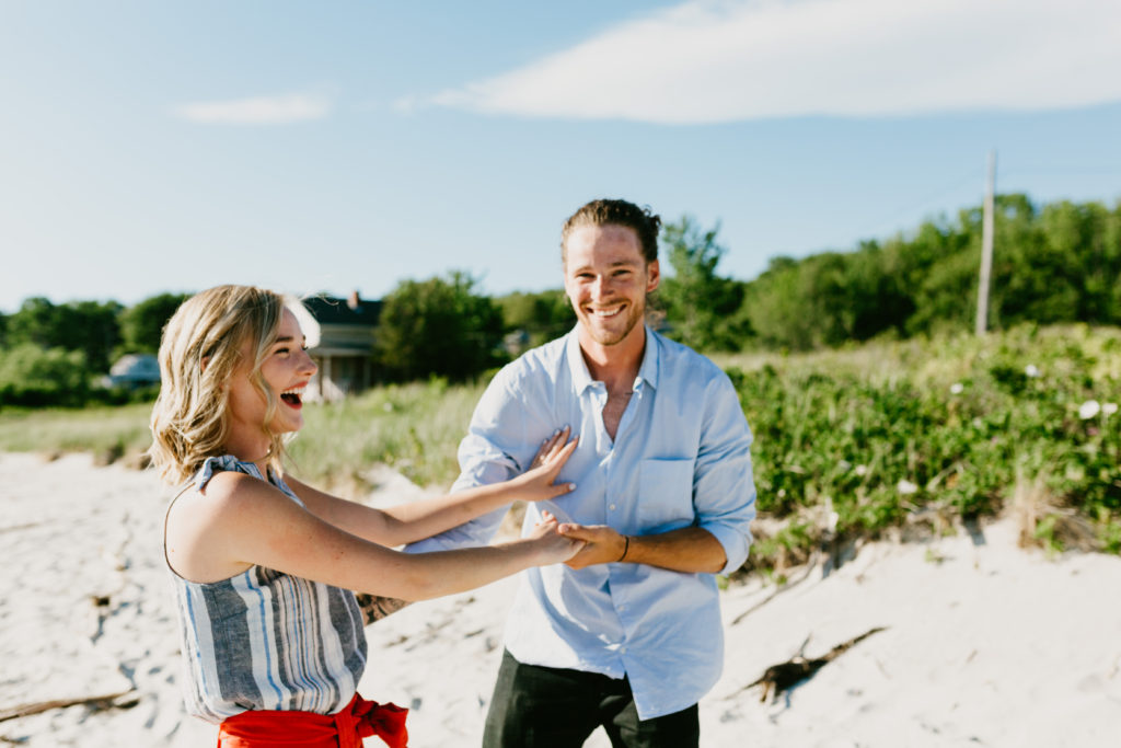 Jackie + Matt // Long Island Maine // Engagement Session – Fergie Medar