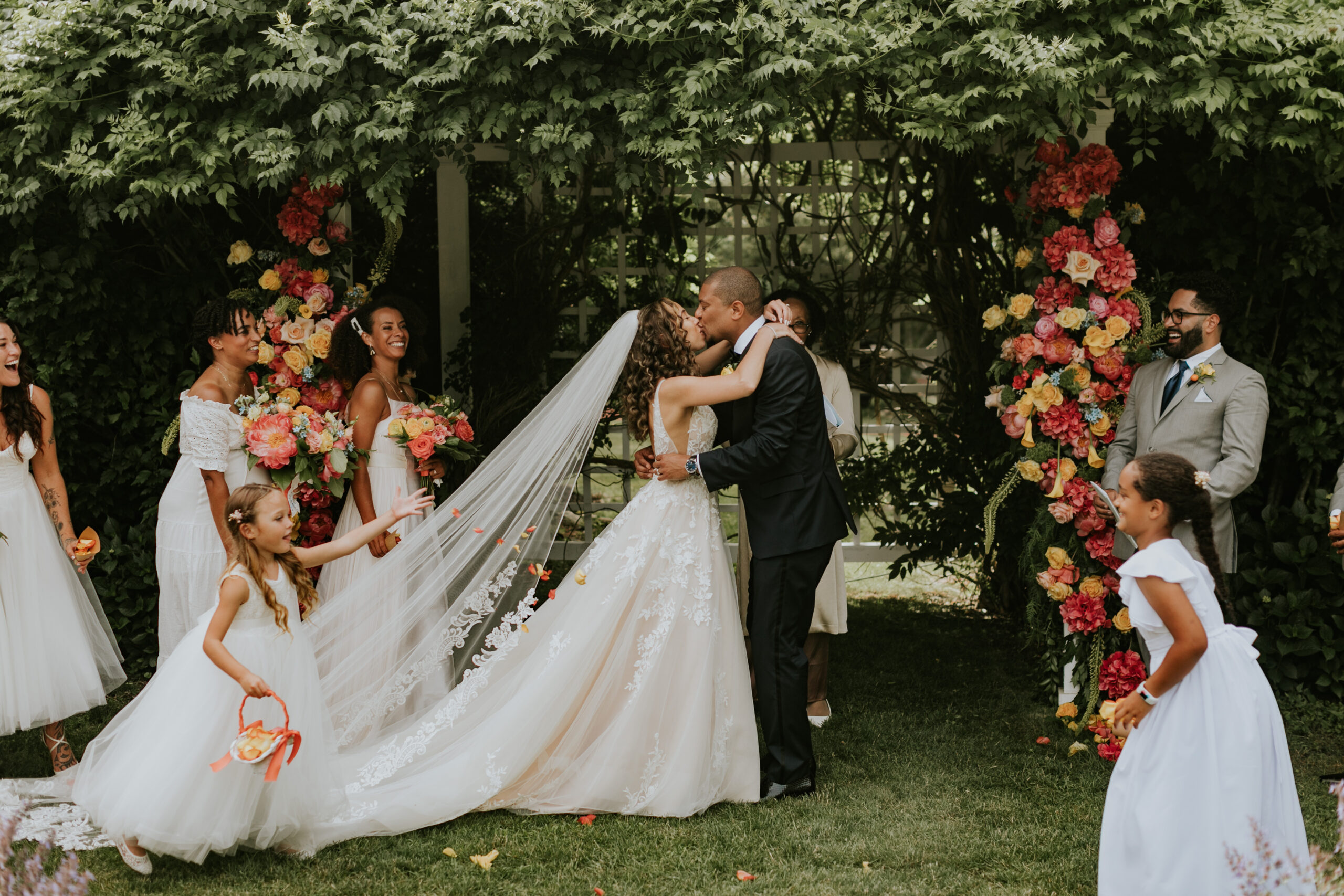 Ali & Bryan // Martha’s Vineyard Wedding – Fergie Medar